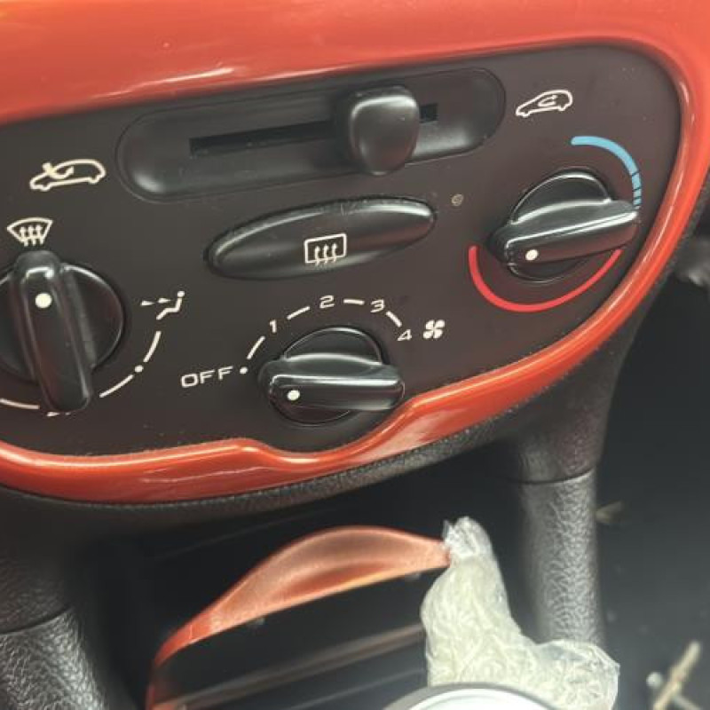 Bouton de warning PEUGEOT 206 Photo n°17