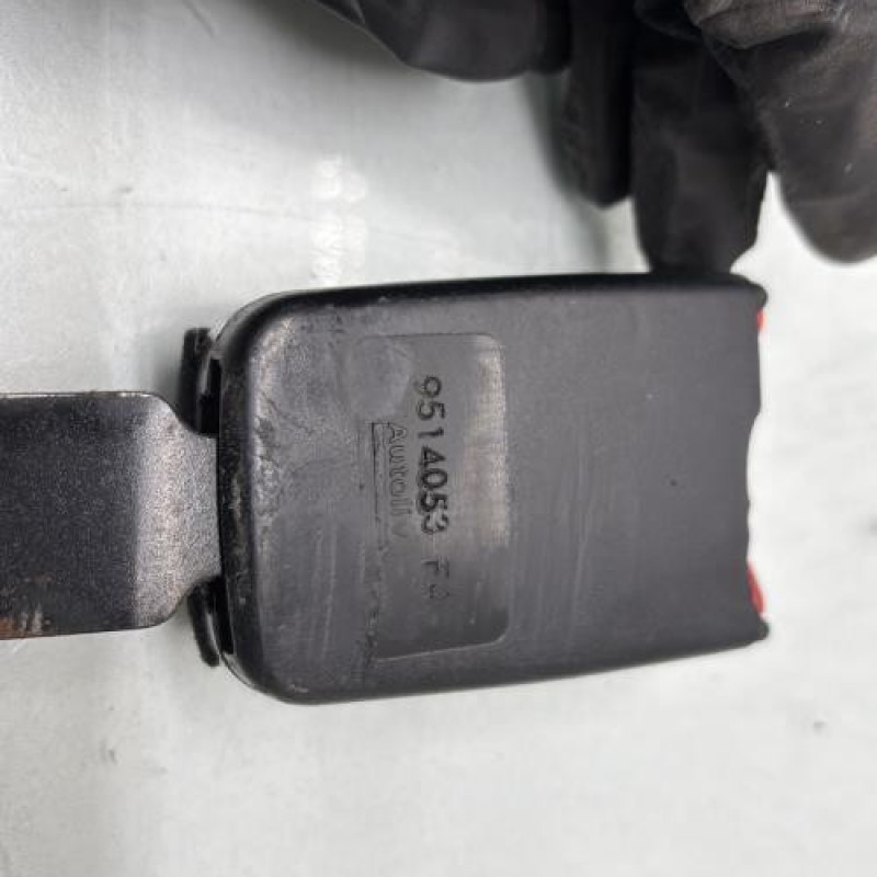 Attache ceinture avant gauche PEUGEOT 206 Photo n°2