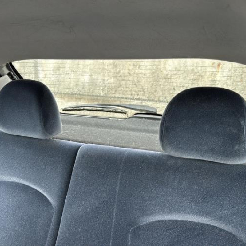 Attache ceinture avant gauche PEUGEOT 206 Photo n°15