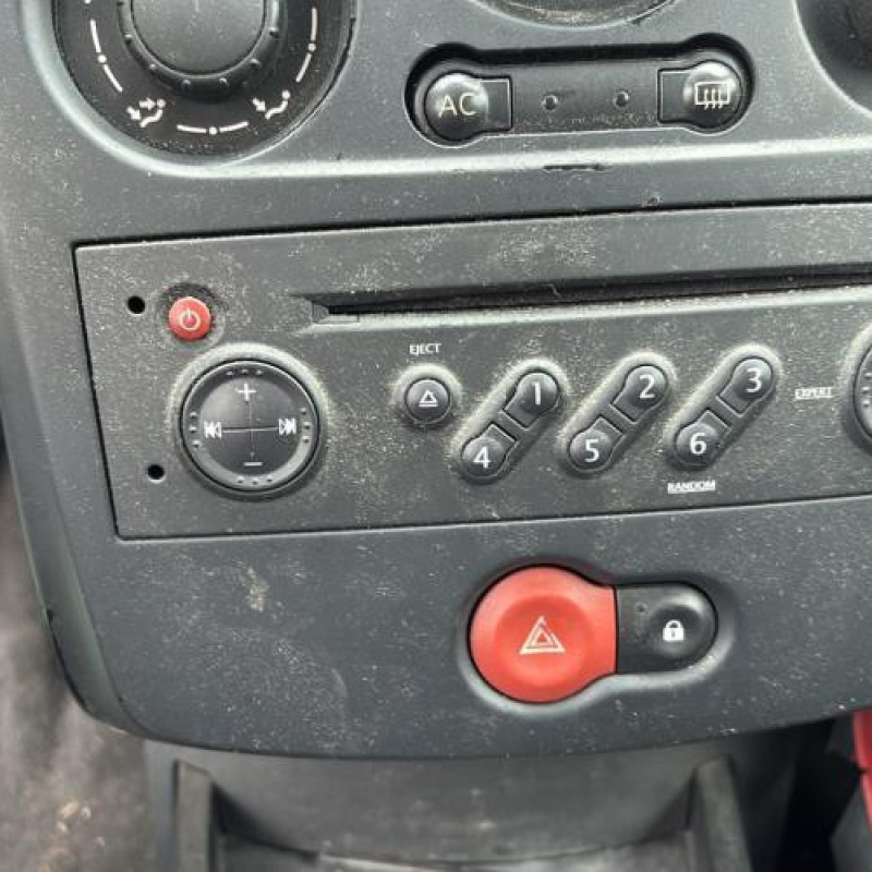 Poignee porte avant gauche RENAULT CLIO 3 Photo n°18
