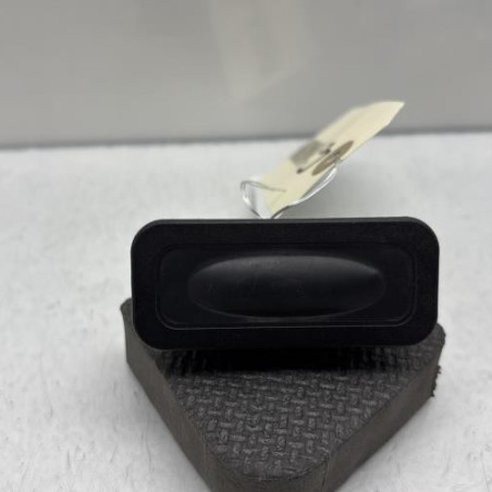 Bouton de coffre RENAULT CLIO 4 Photo n°1