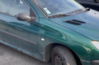 Pare choc avant PEUGEOT 206