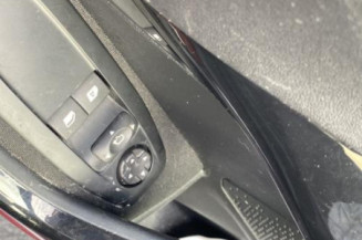 Anti brouillard arriere PEUGEOT 208 1