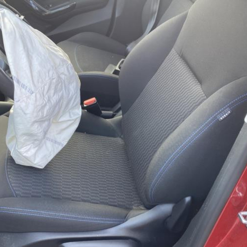 Anti brouillard arriere PEUGEOT 208 1 Photo n°15