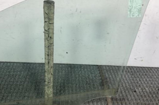 Vitre avant droit PEUGEOT 208 1