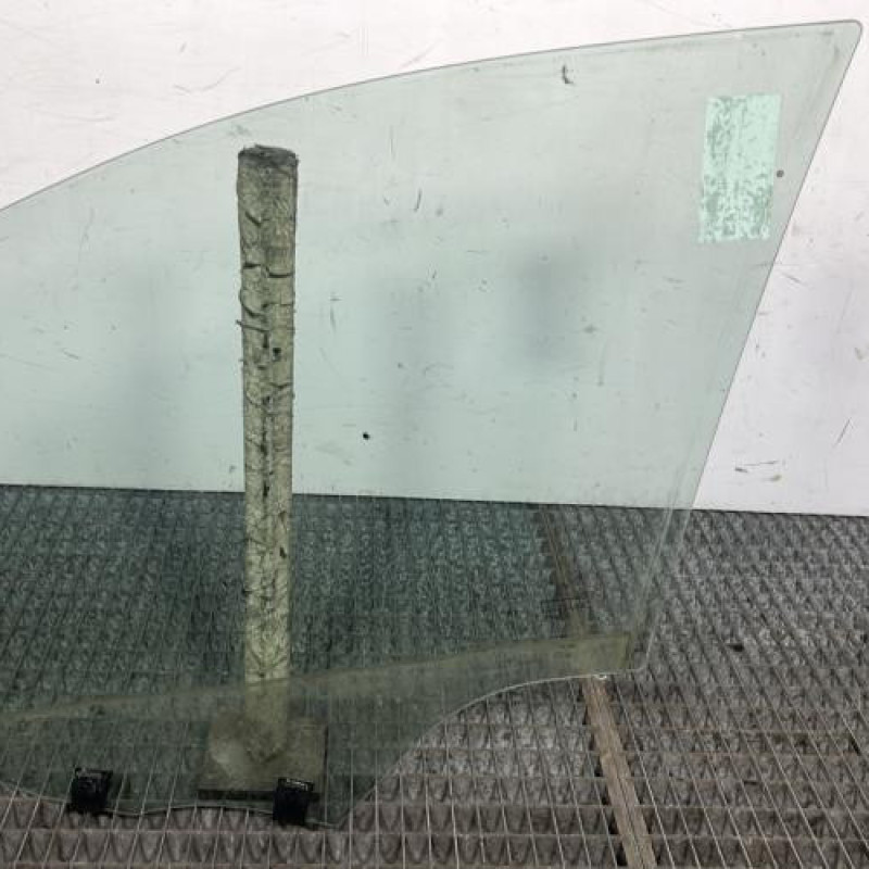 Vitre avant droit PEUGEOT 208 1 Photo n°4