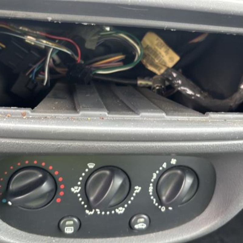 Bouton de warning RENAULT CLIO 2 Photo n°20