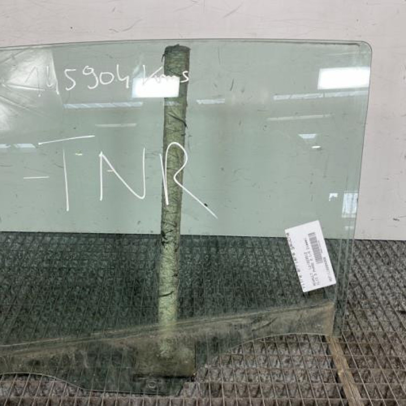 Vitre arriere gauche RENAULT CLIO 3 Photo n°1