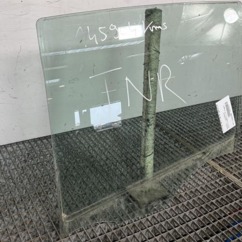 Vitre arriere gauche RENAULT CLIO 3 Photo n°2