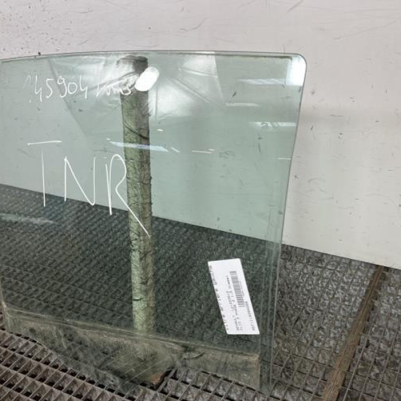 Vitre arriere gauche RENAULT CLIO 3 Photo n°3