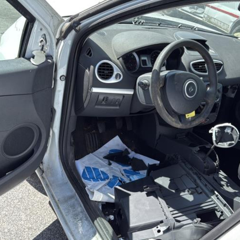 Vitre arriere gauche RENAULT CLIO 3 Photo n°16