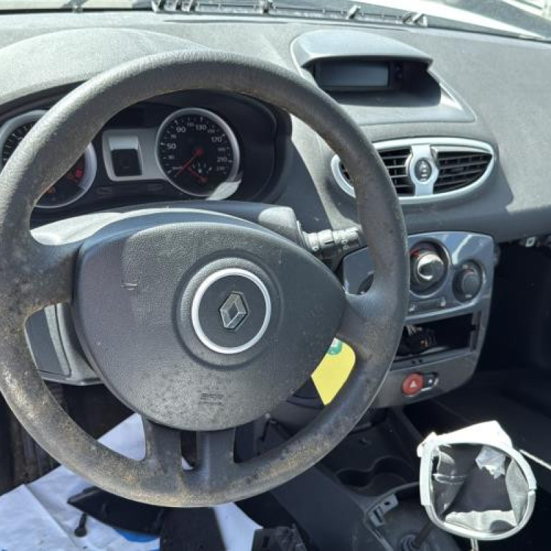 Vitre arriere gauche RENAULT CLIO 3 Photo n°17