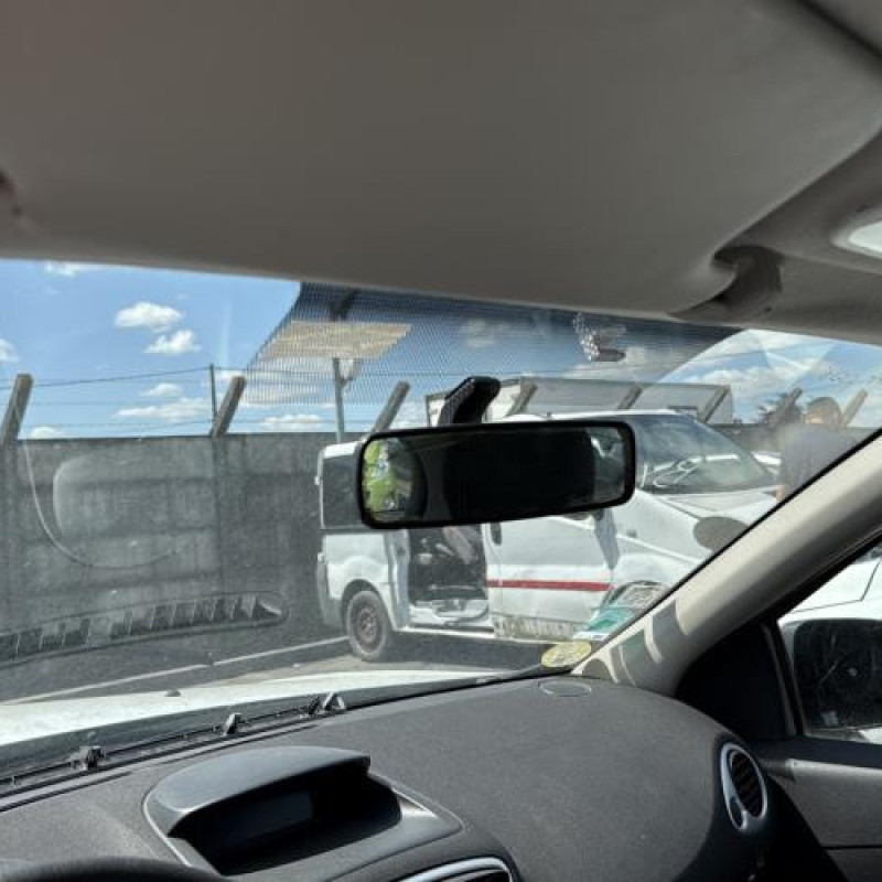 Vitre arriere gauche RENAULT CLIO 3 Photo n°18