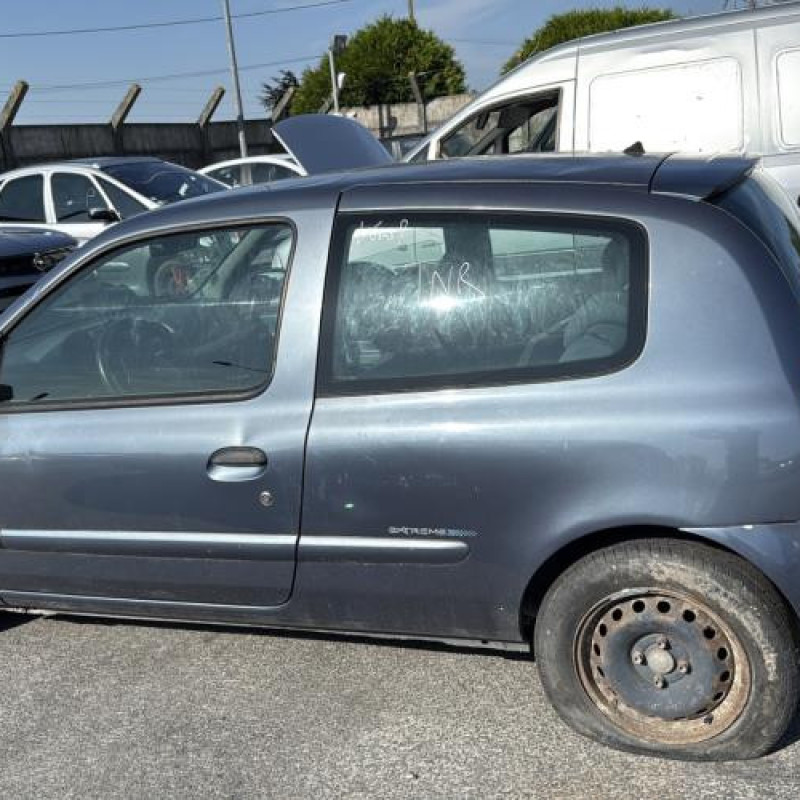 Aile avant gauche RENAULT CLIO 2 Photo n°10