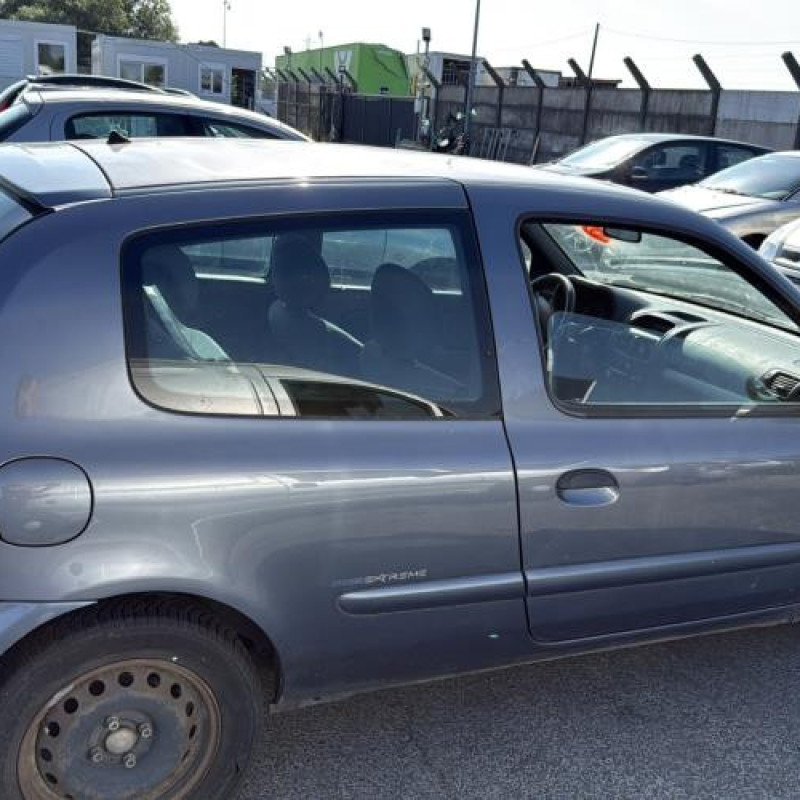 Aile avant gauche RENAULT CLIO 2 Photo n°11
