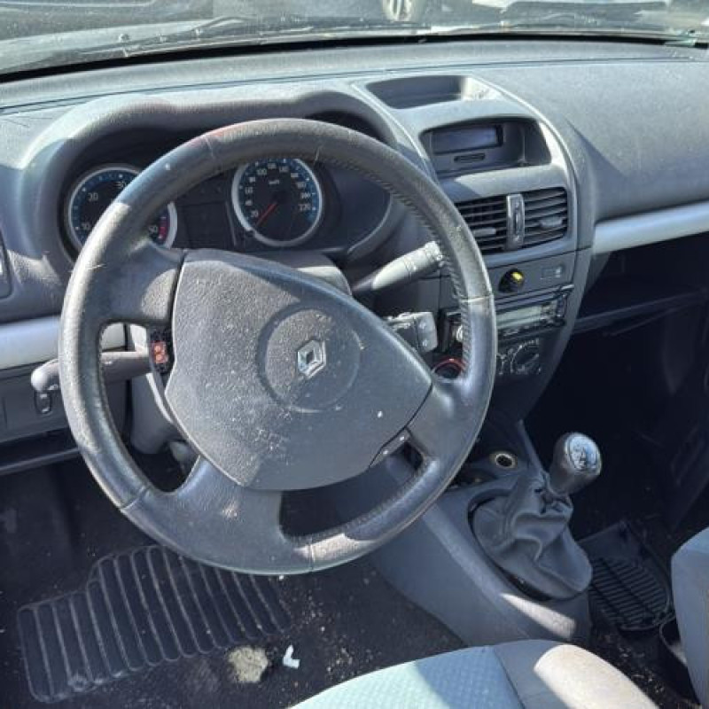 Aile avant gauche RENAULT CLIO 2 Photo n°15