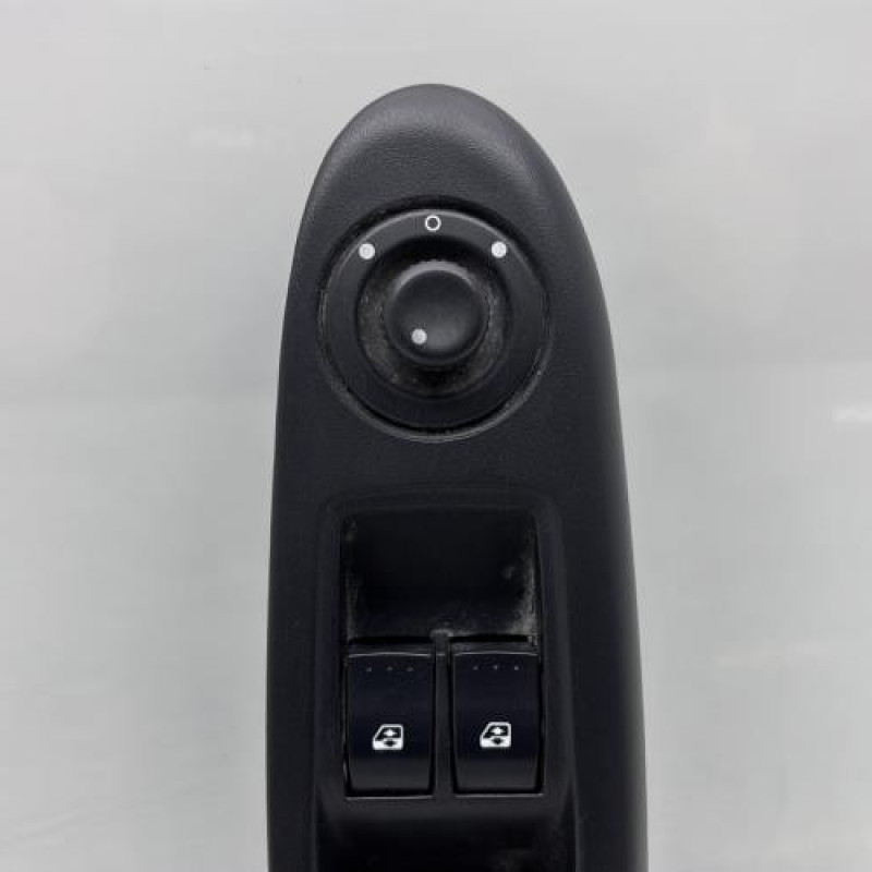 Interrupteur de leve vitre avant gauche RENAULT CLIO 2 Photo n°2