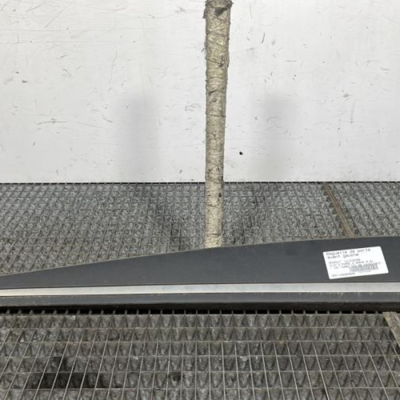 Baguette de porte avant gauche RENAULT CLIO 4 Photo n°1