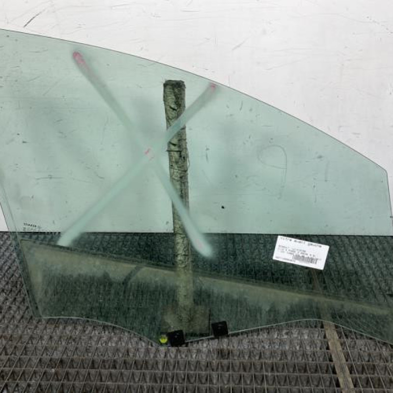 Vitre avant gauche RENAULT CLIO 4 Photo n°4