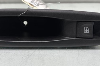 Interrupteur de leve vitre arriere gauche RENAULT CLIO 4 Photo n°1