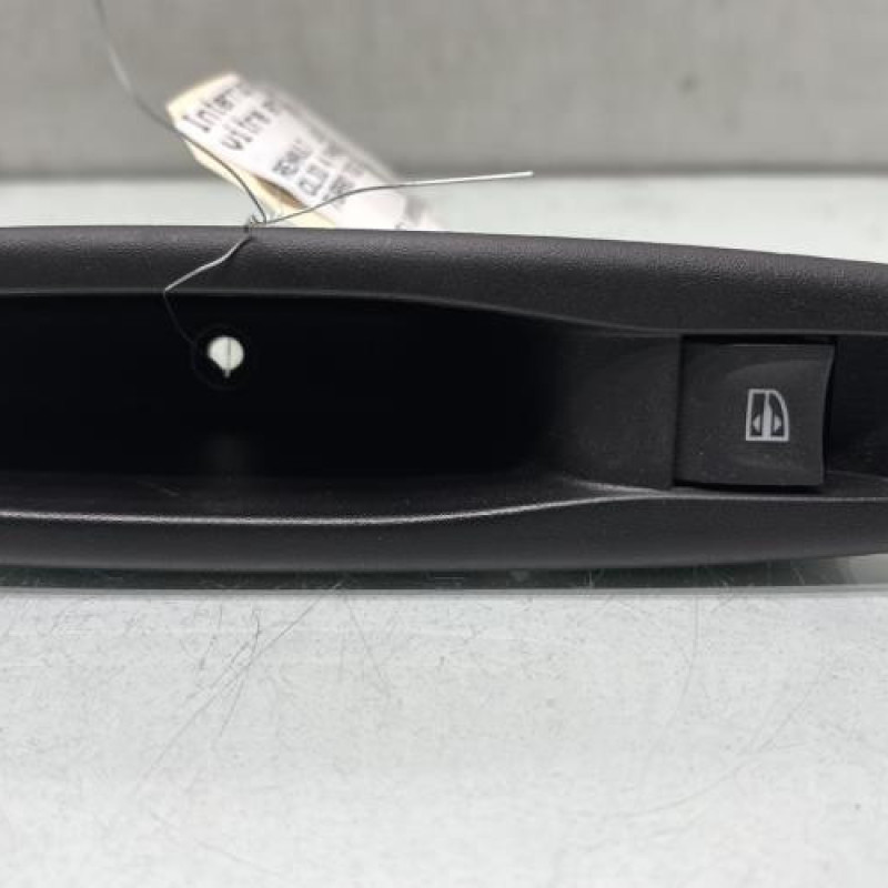 Interrupteur de leve vitre arriere gauche RENAULT CLIO 4 Photo n°1