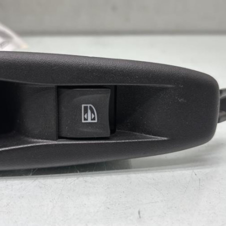 Interrupteur de leve vitre arriere gauche RENAULT CLIO 4