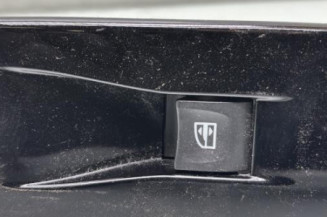 Interrupteur de leve vitre avant droit RENAULT CLIO 4