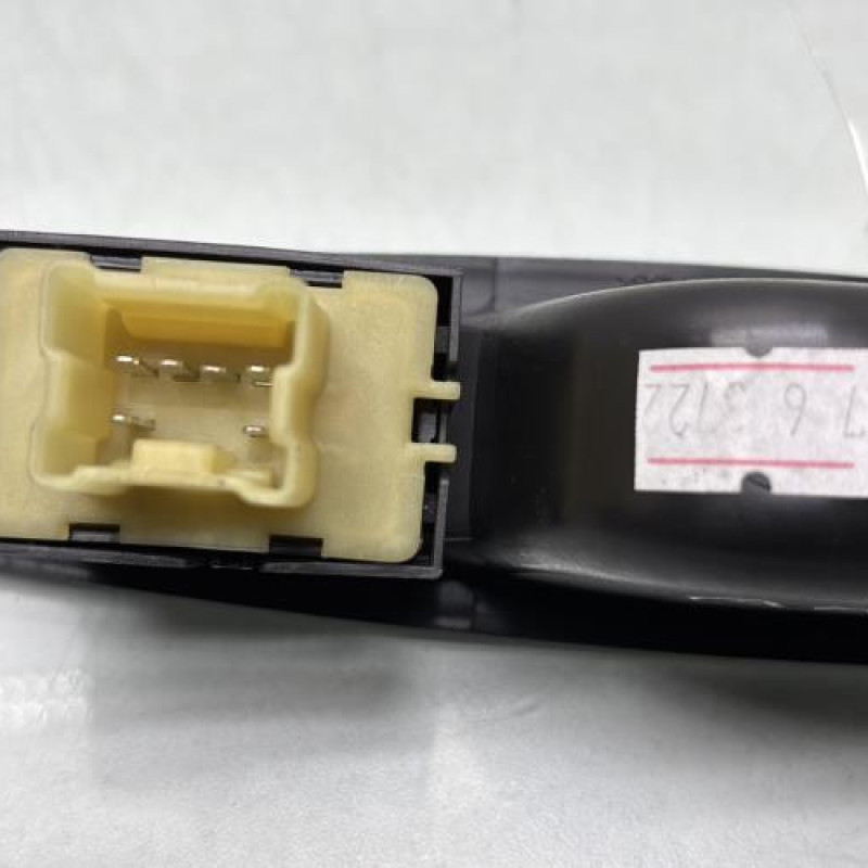 Interrupteur de leve vitre arriere gauche RENAULT CLIO 4 Photo n°4