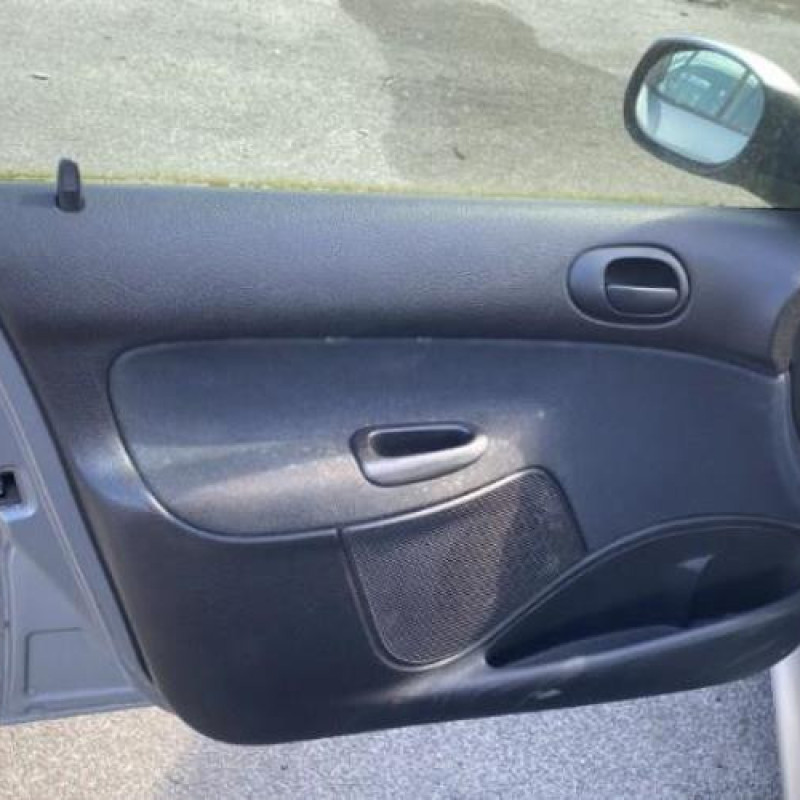 Attache ceinture avant gauche PEUGEOT 206 Photo n°12