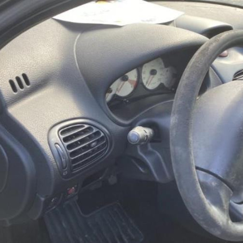Attache ceinture avant gauche PEUGEOT 206 Photo n°16