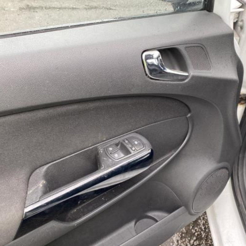 Plage arriere OPEL CORSA D Photo n°7