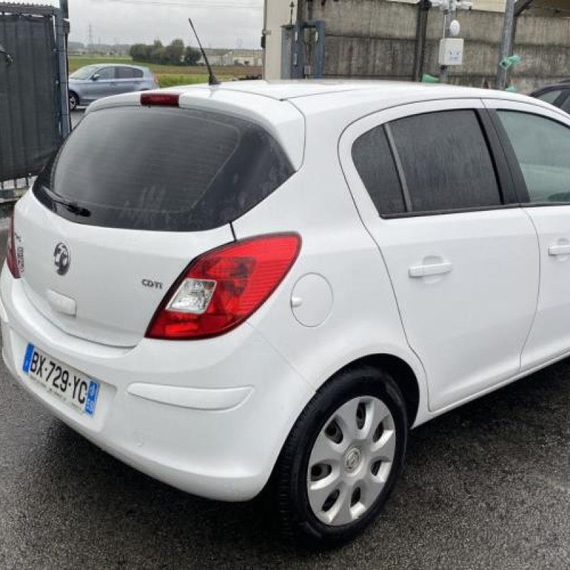 Plage arriere OPEL CORSA D Photo n°20