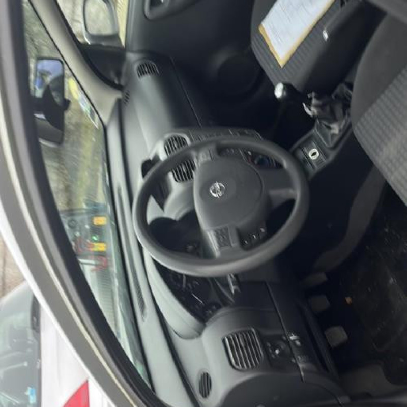 Pare choc arriere OPEL CORSA C Photo n°13
