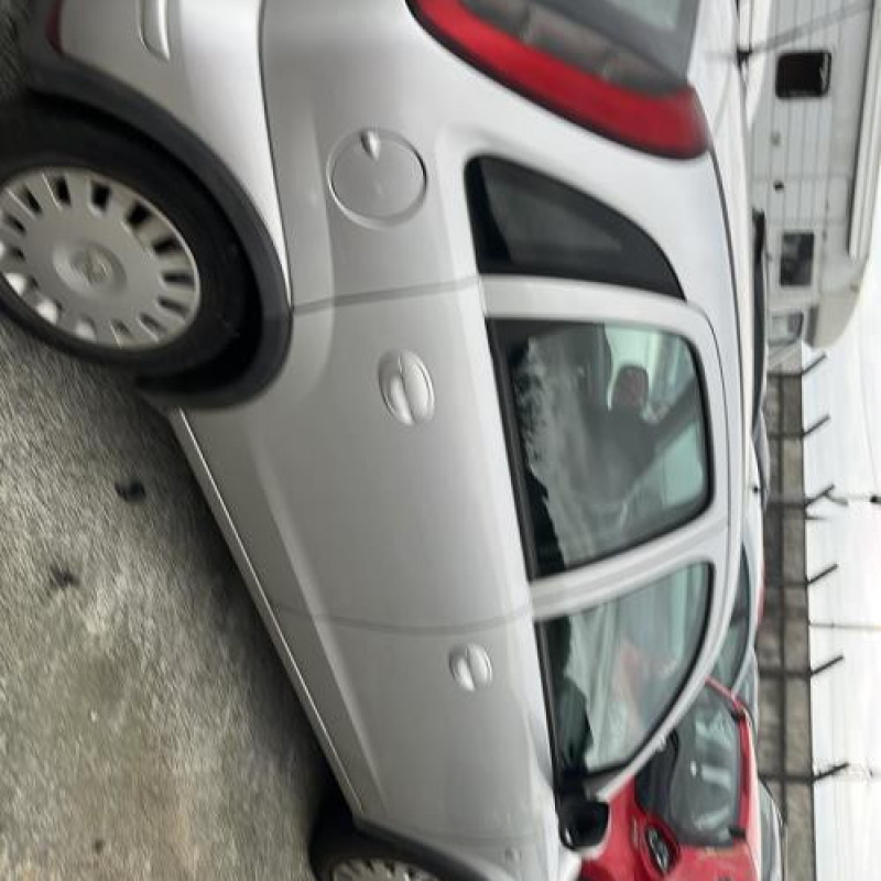 Pare choc arriere OPEL CORSA C Photo n°18