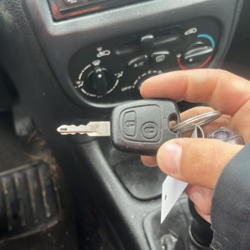 Boitier air bag PEUGEOT 206 Photo n°10