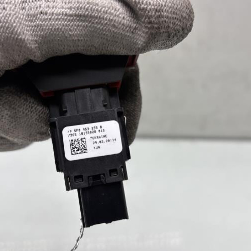 Bouton de warning SEAT ATECA Photo n°4
