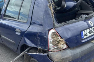 Attache ceinture arriere droit RENAULT CLIO 2