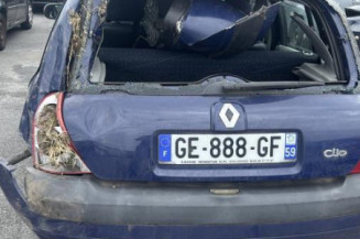 Attache ceinture arriere droit RENAULT CLIO 2