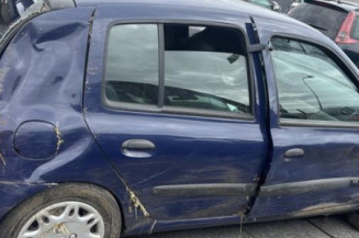 Attache ceinture arriere droit RENAULT CLIO 2