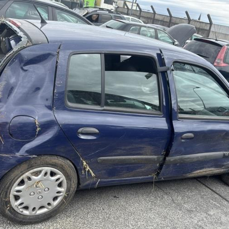 Attache ceinture arriere droit RENAULT CLIO 2 Photo n°10