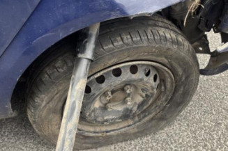 Attache ceinture arriere droit RENAULT CLIO 2