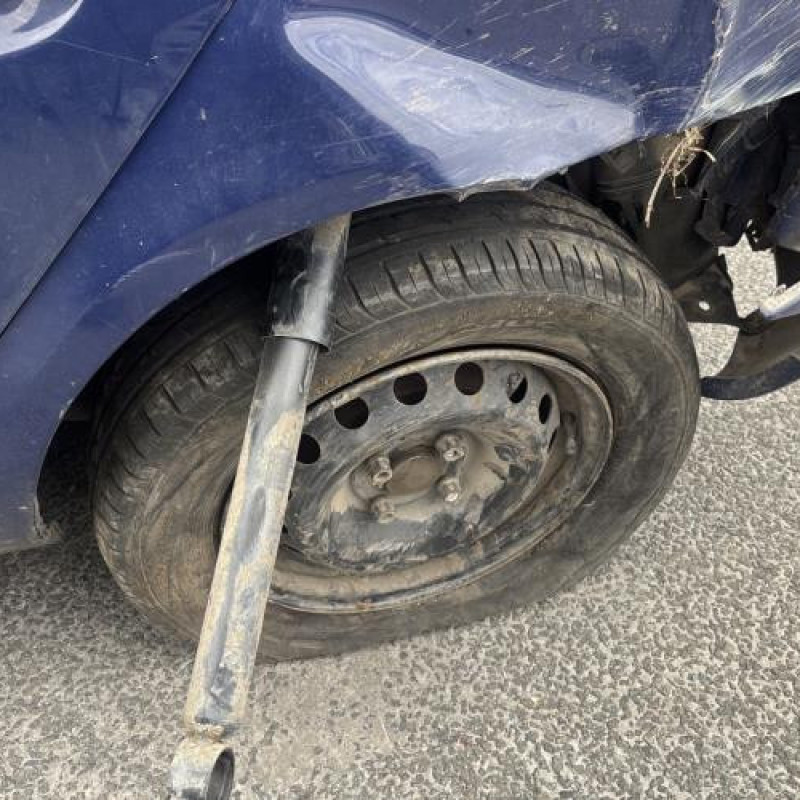 Attache ceinture arriere droit RENAULT CLIO 2 Photo n°14