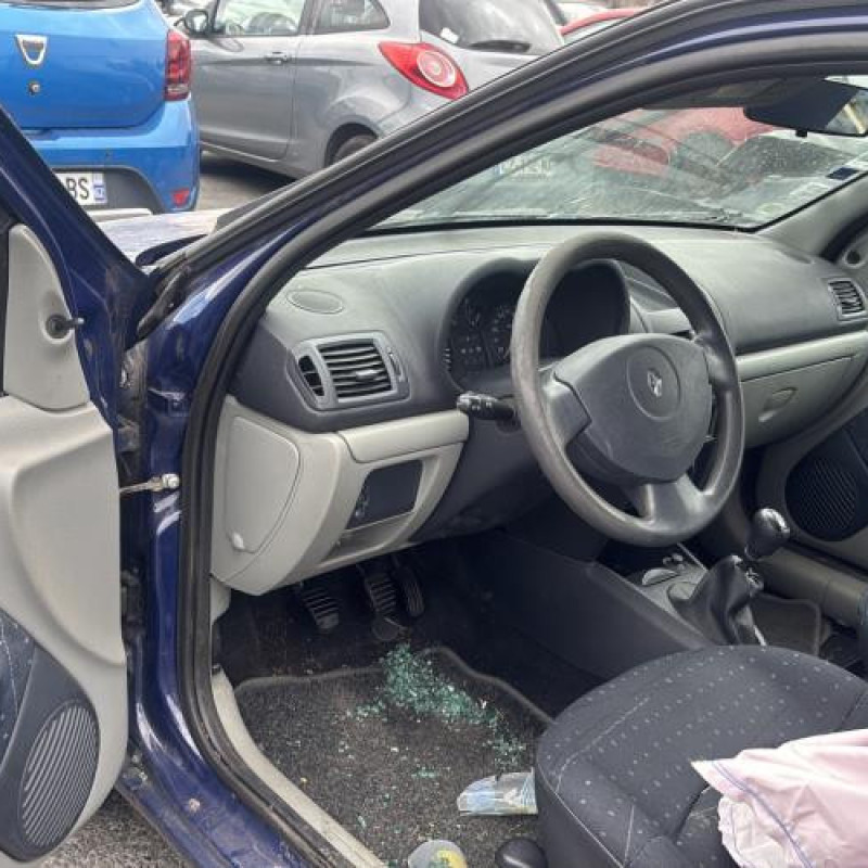 Attache ceinture arriere droit RENAULT CLIO 2 Photo n°15