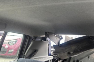 Attache ceinture arriere droit RENAULT CLIO 2