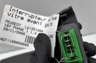 Interrupteur de leve vitre avant gauche PEUGEOT 107