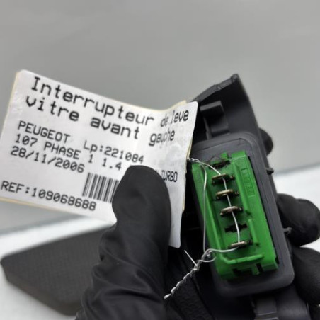 Interrupteur de leve vitre avant gauche PEUGEOT 107