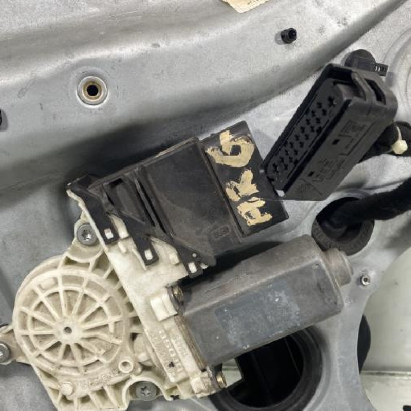 Leve vitre electrique arriere gauche VOLKSWAGEN GOLF 4 Photo n°3