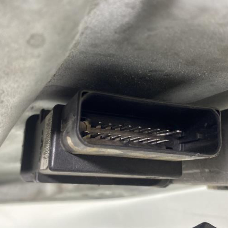 Leve vitre electrique arriere gauche VOLKSWAGEN GOLF 4 Photo n°4