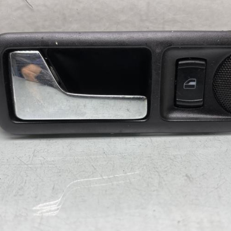 Poignee interieur arriere gauche VOLKSWAGEN GOLF 4 Photo n°4