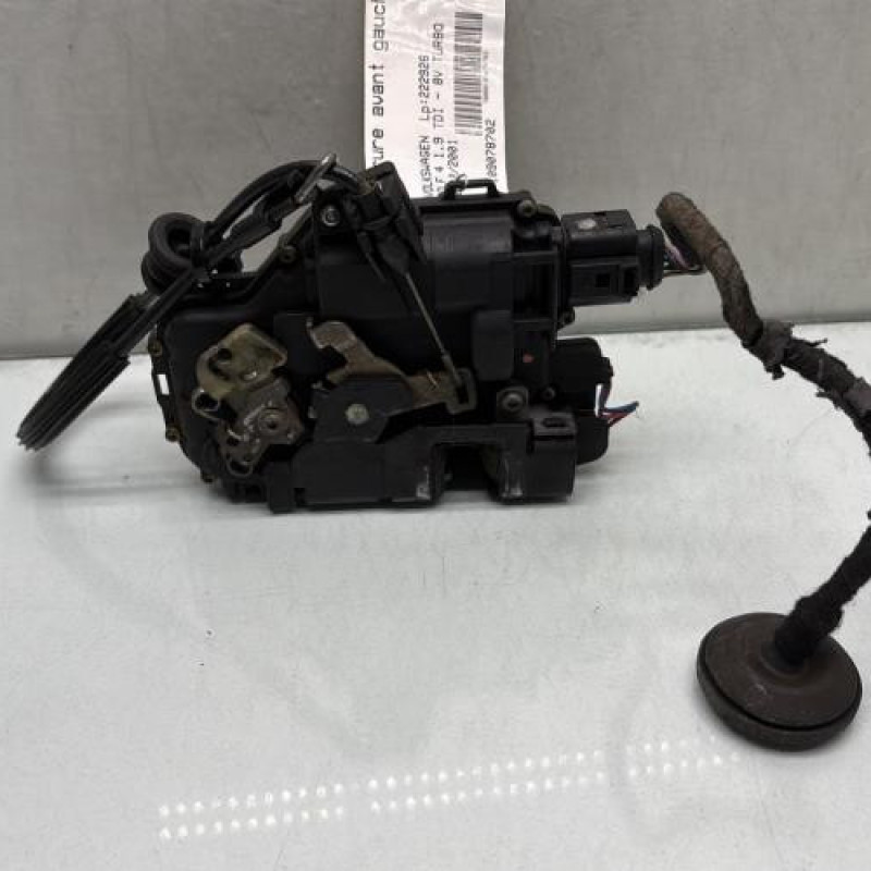 Serrure avant gauche VOLKSWAGEN GOLF 4 Photo n°4